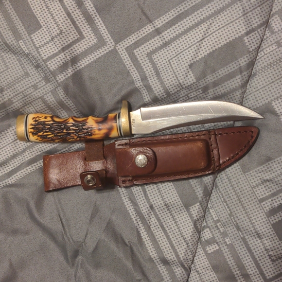 Uncle Henry Schrade 153UH 8IN. FIXED BLADE. COMES WITH LEATHER SHEETH - Picture 2 of 7